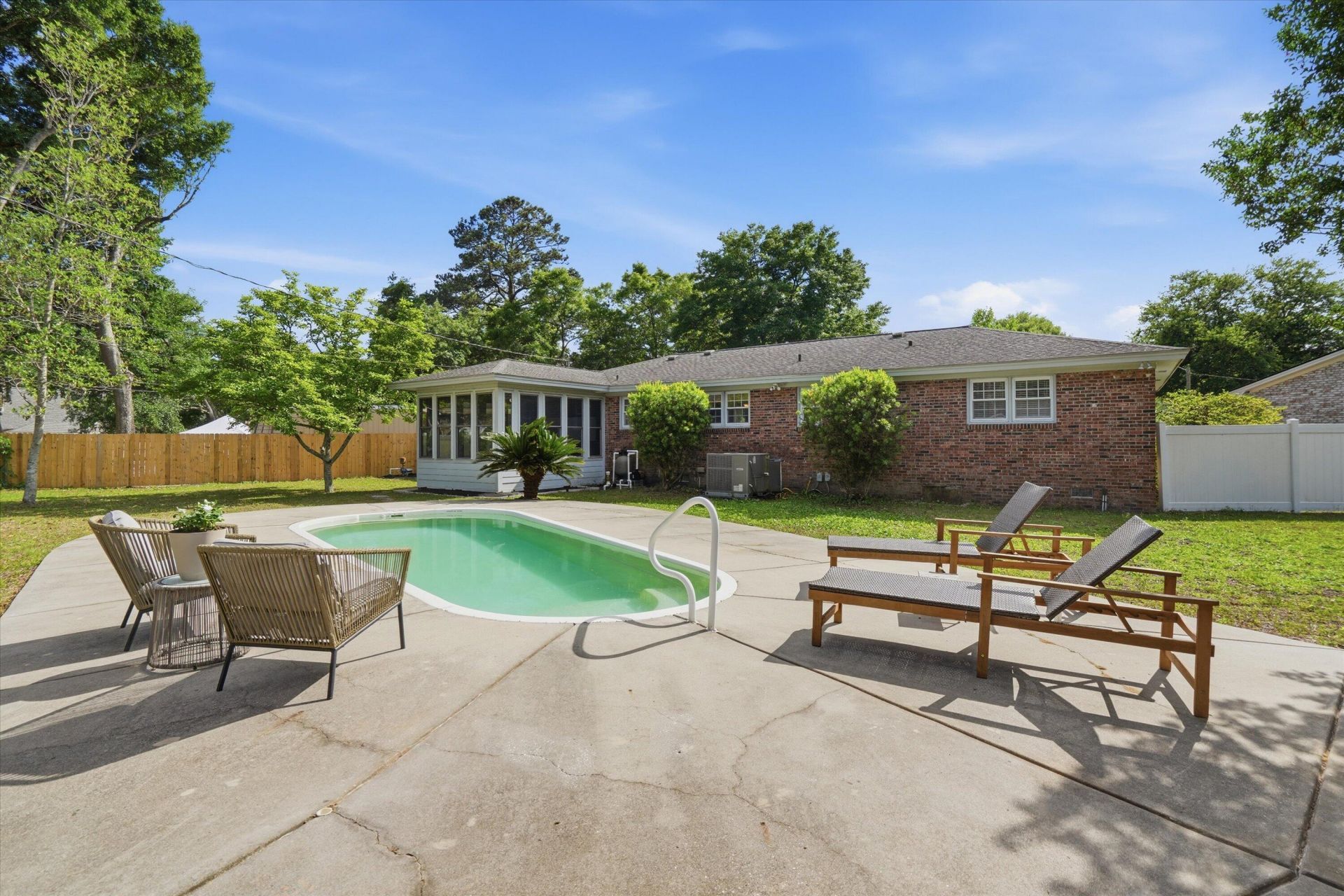 1246 Honeysuckle Lane Photo 4