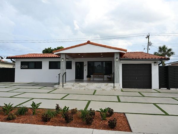850 W 51st Pl , Hialeah, FL 33012