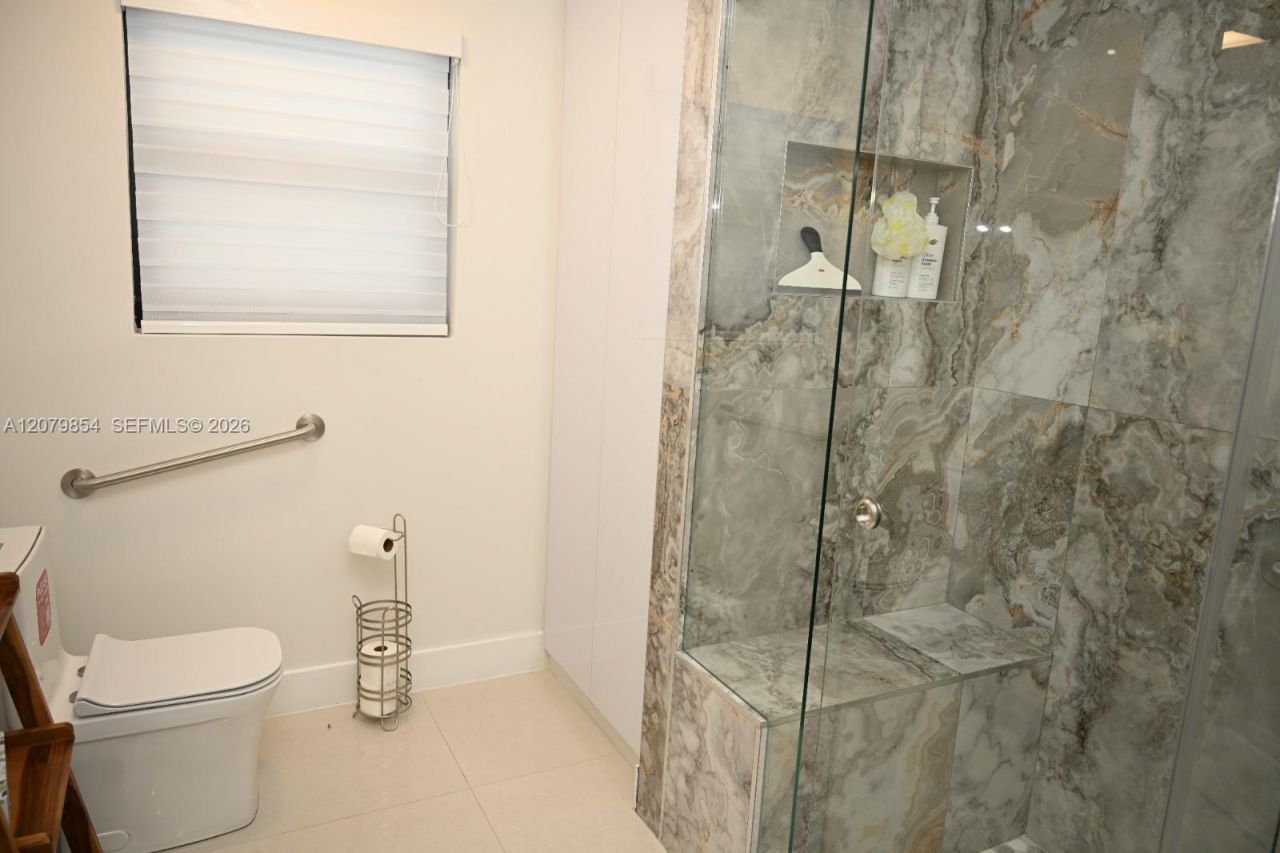 850 W 51st Pl , Hialeah, FL 33012 Photo
