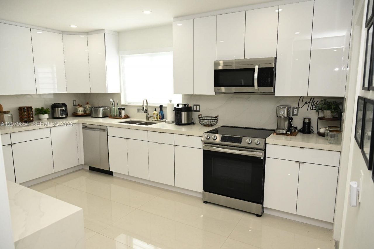 850 W 51st Pl , Hialeah, FL 33012 Photo