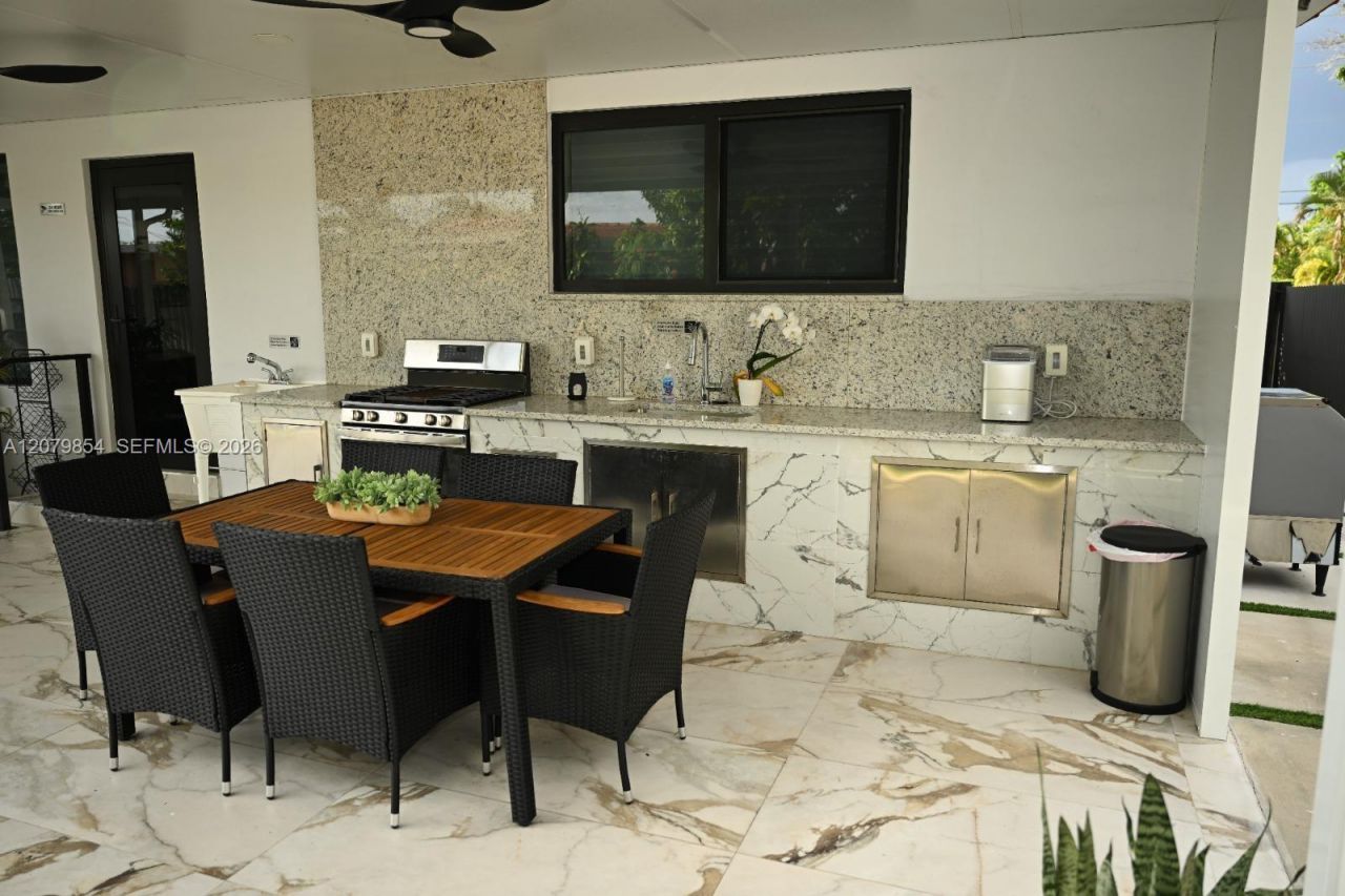850 W 51st Pl , Hialeah, FL 33012 Photo