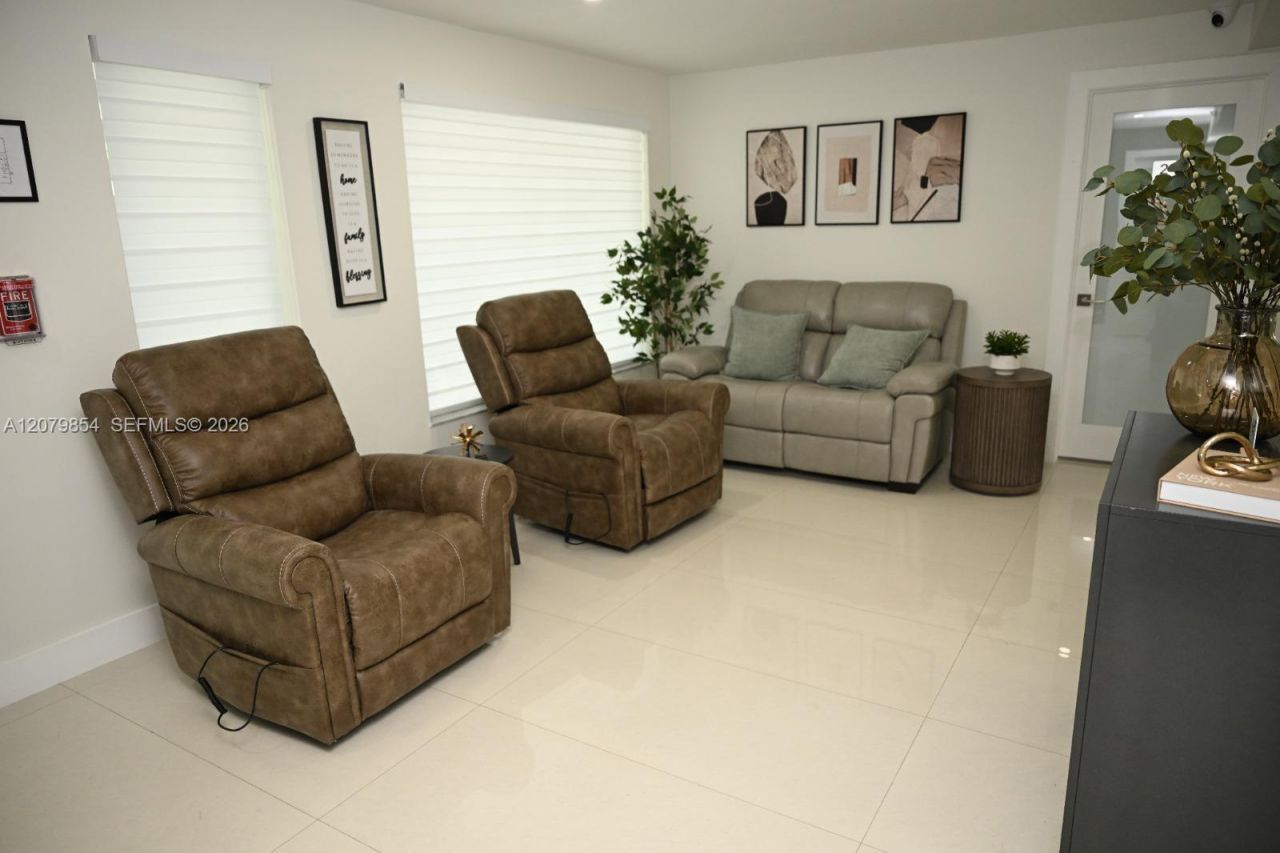 850 W 51st Pl , Hialeah, FL 33012 Photo
