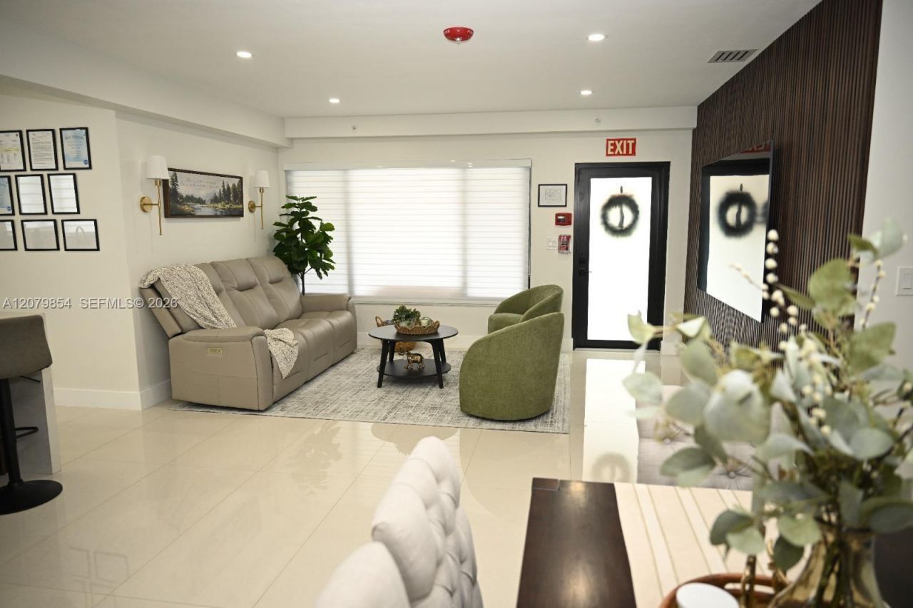 850 W 51st Pl , Hialeah, FL 33012 Photo