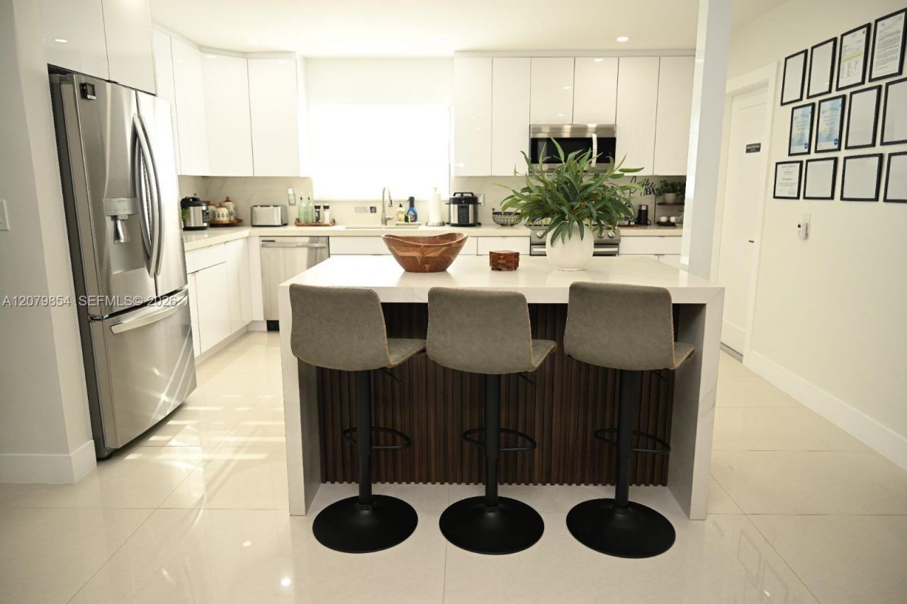 850 W 51st Pl , Hialeah, FL 33012 Photo