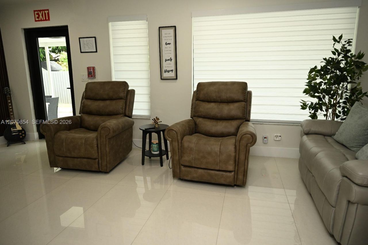 850 W 51st Pl , Hialeah, FL 33012 Photo