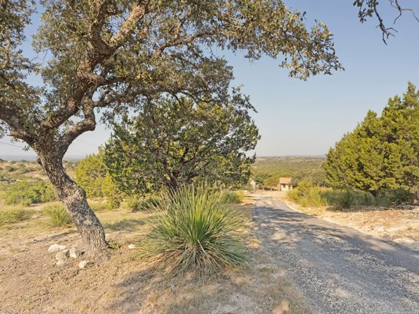 186 SEVEN SISTERS DR, Boerne, TX 78006