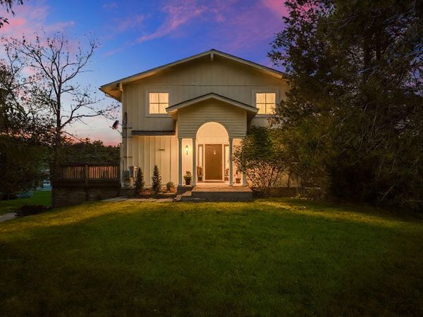 7490 Ledgewood Drive, Fenton, MI 48430