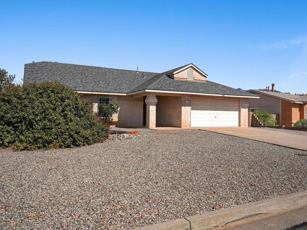 2566 Diamond Peak Drive NE, Rio Rancho, NM 87144