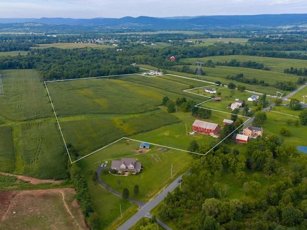 550 HILLTOWN ROAD, GETTYSBURG, PA 17325