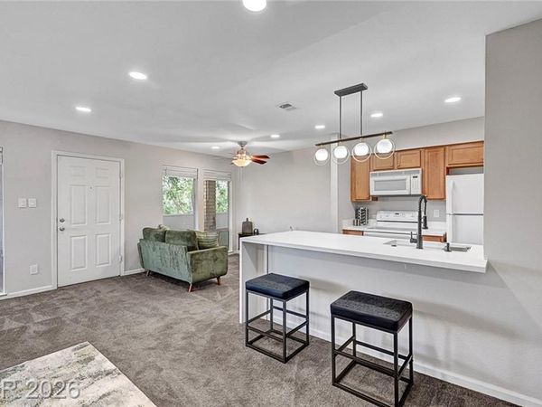 730 Oakmont Avenue, Unit 904, Las Vegas, NV 89109