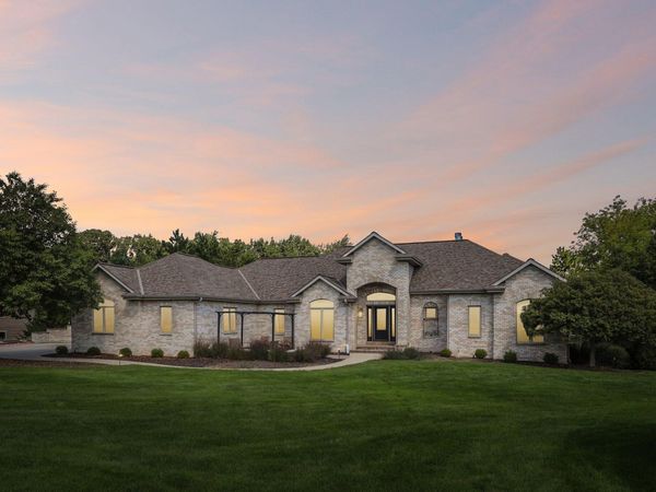 194 Crooked Stick Pass, North Prairie, WI 53153