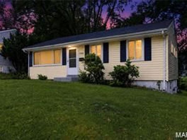 7744 Ellington Drive , St Louis, MO 63121