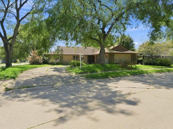 6930 Winnebago Drive, Fort Wayne, IN 46815