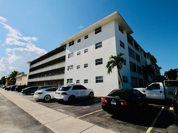 211 NE 8TH Avenue, Unit 208, Hallandale Beach, FL 33009