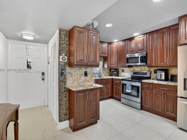 8941 S Hollybrook Blvd , Unit 205, Pembroke Pines, FL 33025