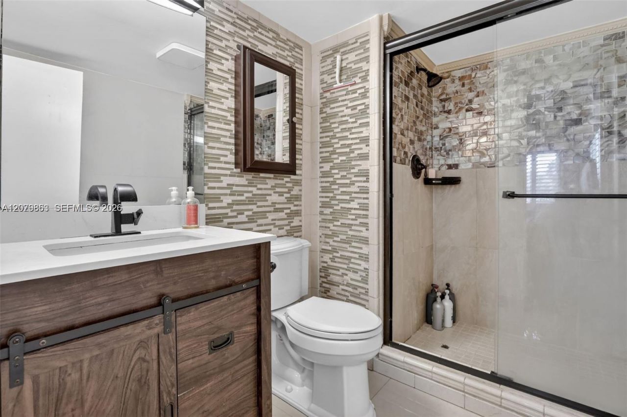 8941 S Hollybrook Blvd , Unit 205, Pembroke Pines, FL 33025 Photo