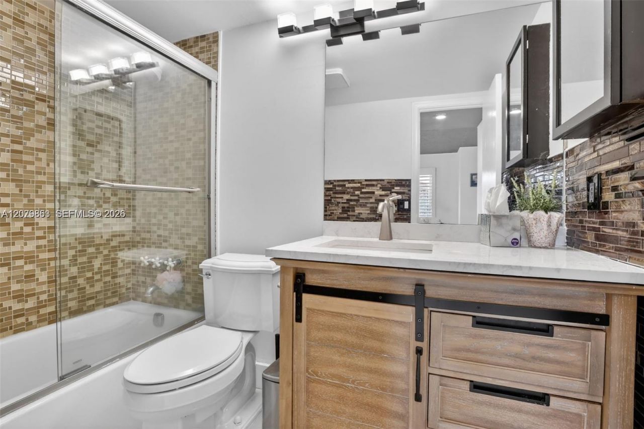 8941 S Hollybrook Blvd , Unit 205, Pembroke Pines, FL 33025 Photo
