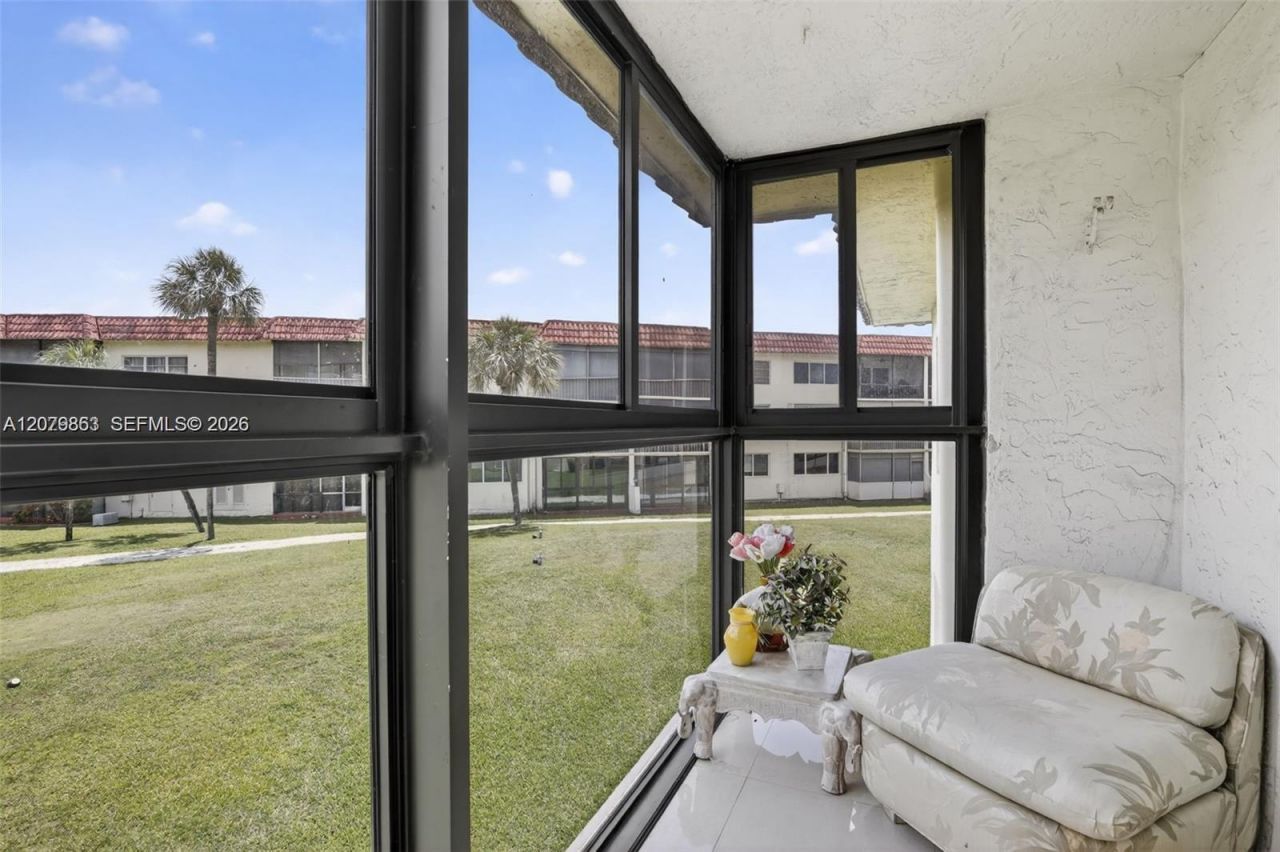 8941 S Hollybrook Blvd , Unit 205, Pembroke Pines, FL 33025 Photo