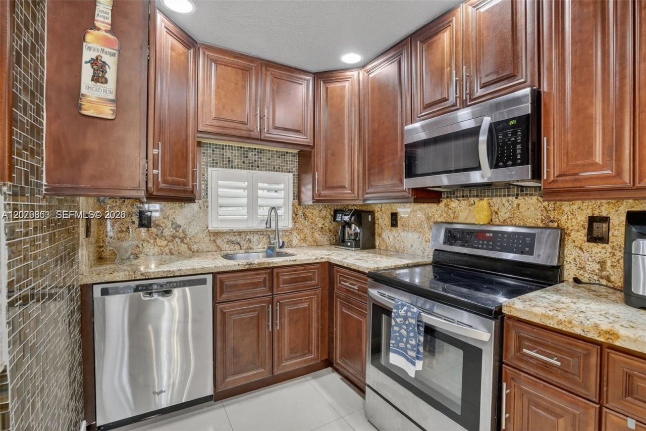 8941 S Hollybrook Blvd , Unit 205, Pembroke Pines, FL 33025 Photo