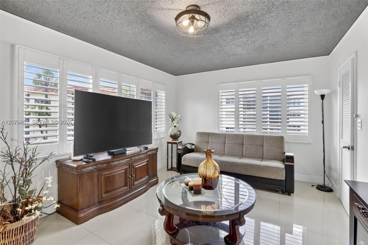 8941 S Hollybrook Blvd , Unit 205, Pembroke Pines, FL 33025 Photo