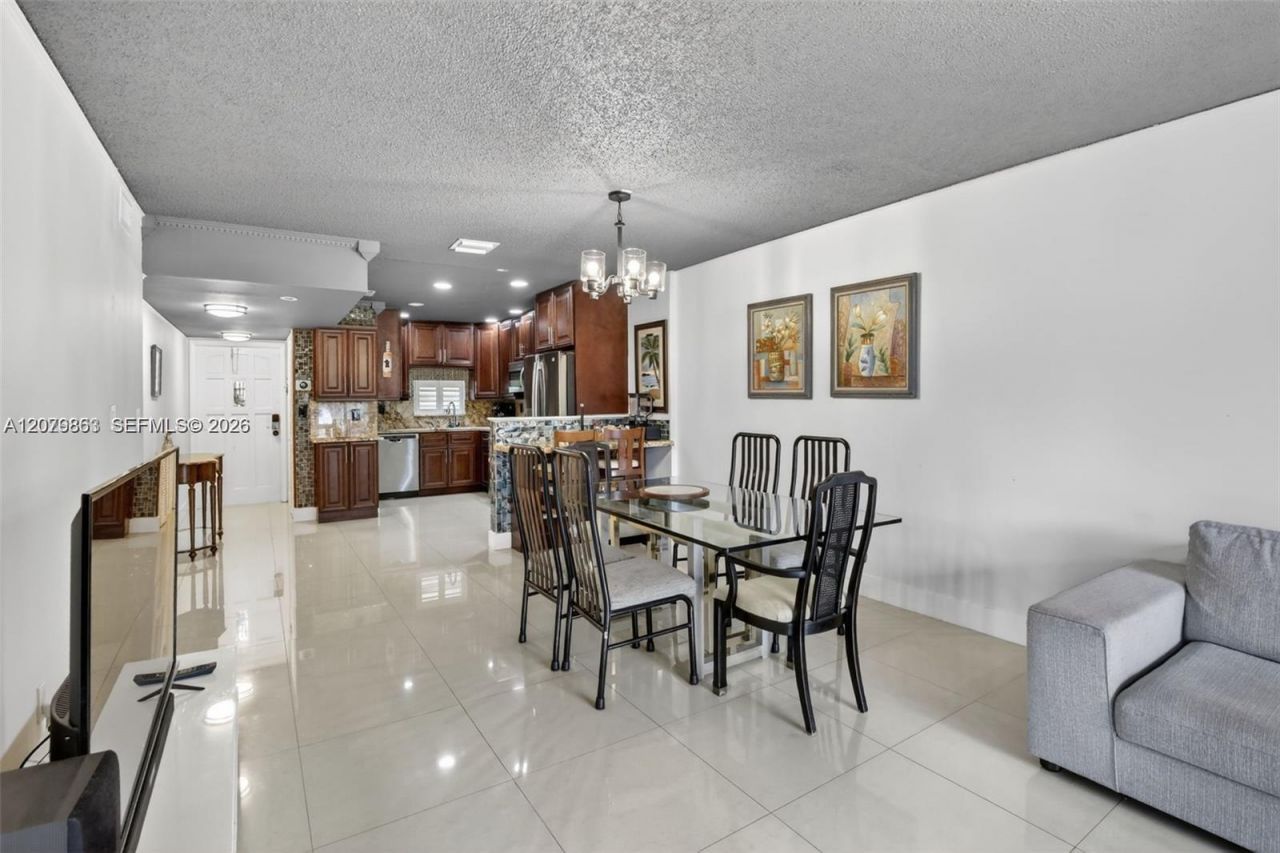 8941 S Hollybrook Blvd , Unit 205, Pembroke Pines, FL 33025 Photo