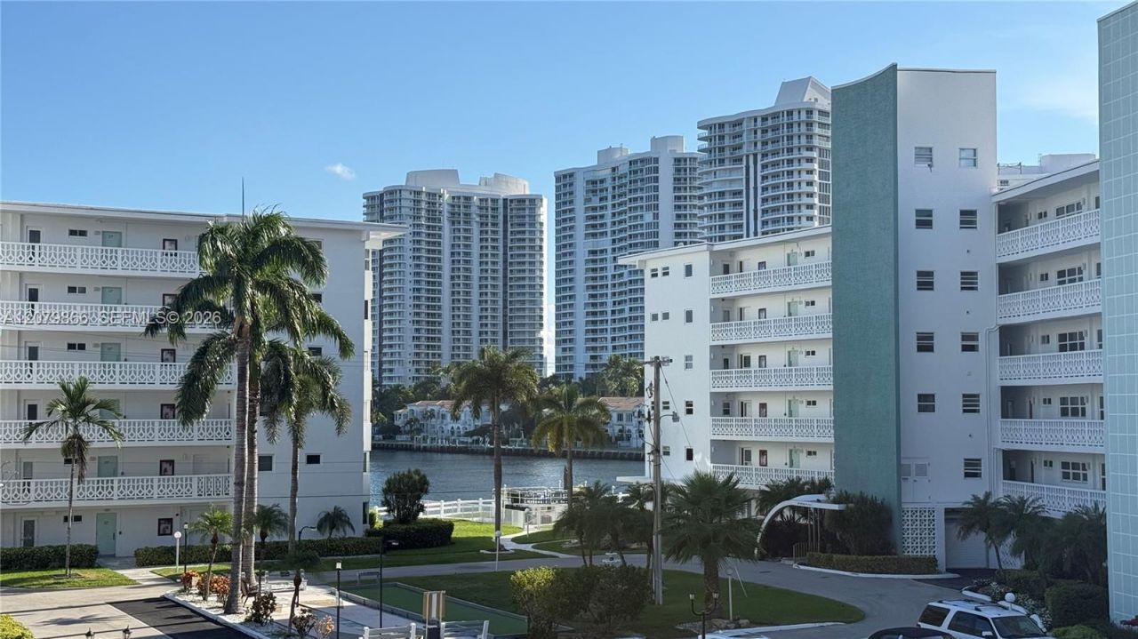 3177 S Ocean Dr, Unit 321, Hallandale Beach, FL 33009 Photo