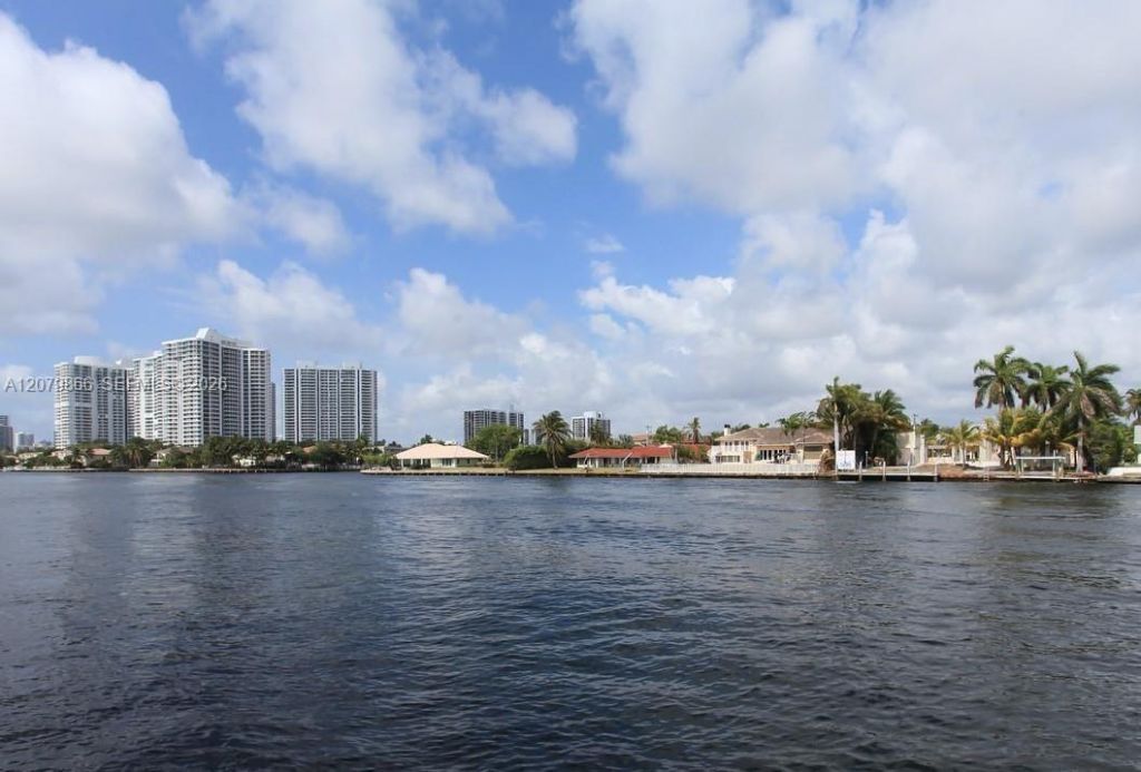 3177 S Ocean Dr, Unit 321, Hallandale Beach, FL 33009 Photo