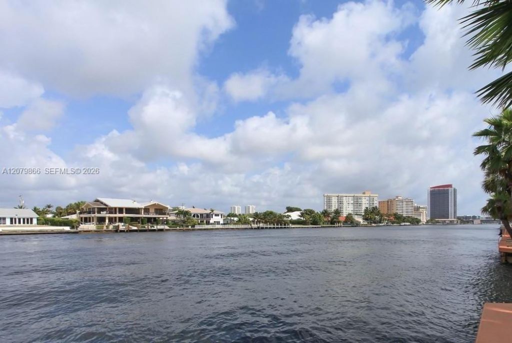 3177 S Ocean Dr, Unit 321, Hallandale Beach, FL 33009 Photo