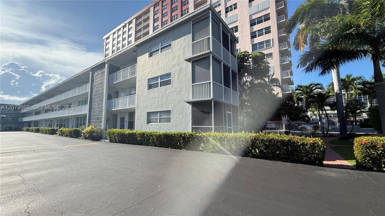 3177 S Ocean Dr, Unit 321, Hallandale Beach, FL 33009 Photo