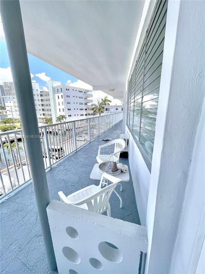 3177 S Ocean Dr, Unit 321, Hallandale Beach, FL 33009 Photo