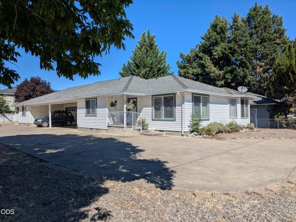 541 Briarwood Drive, Central Point, OR 97502