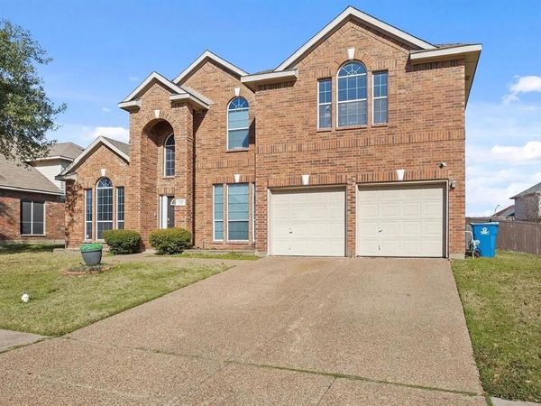 737 Honeysuckle, DeSoto, TX 75115