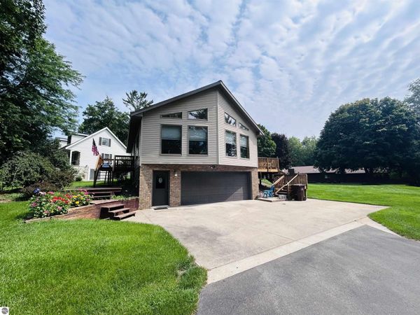 465 Saint Andrews Drive, Gladwin, MI 48624