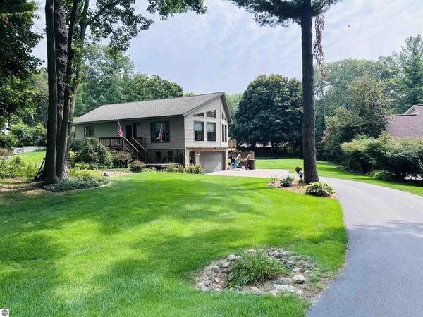 465 Saint Andrews Drive, Gladwin, MI 48624
