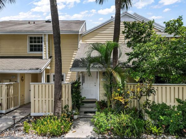 2071 Champions Way , North Lauderdale, FL 33068