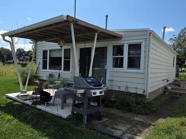 48696 Main Street, Lawrence, MI 49064