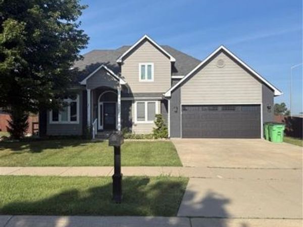 1702 S Osage Drive, Ottawa, KS 66067
