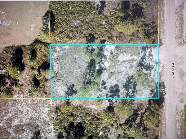413 Monroe AVE , LEHIGH ACRES, FL 33972
