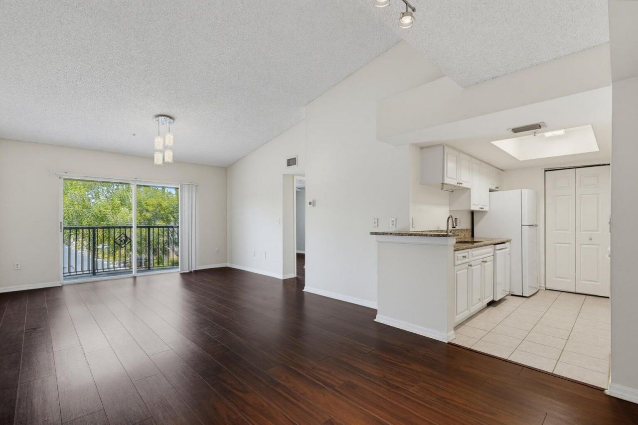 400 Crestwood Court N, Unit 417, Royal Palm Beach, FL 33411 Photo