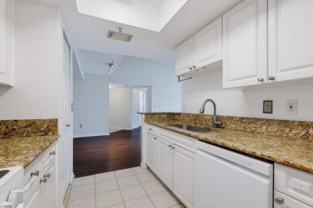 400 Crestwood Court N, Unit 417, Royal Palm Beach, FL 33411 Photo