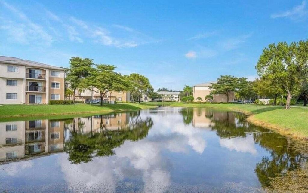 400 Crestwood Court N, Unit 417, Royal Palm Beach, FL 33411 Photo