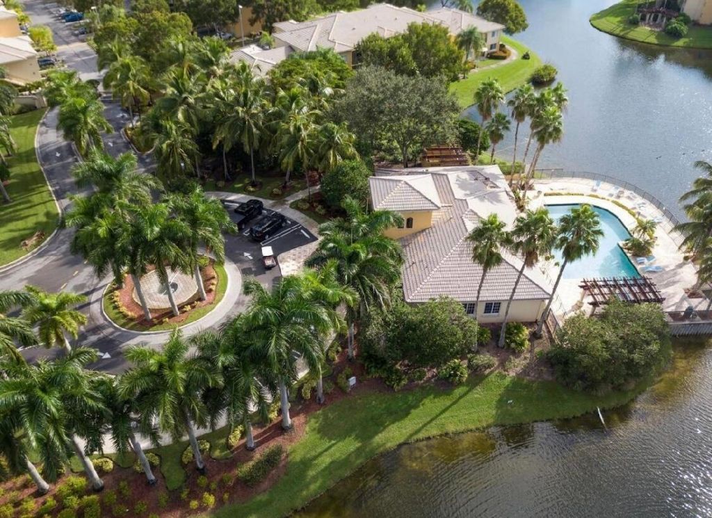 400 Crestwood Court N, Unit 417, Royal Palm Beach, FL 33411 Photo