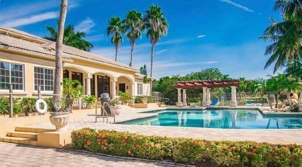400 Crestwood Court N, Unit 417, Royal Palm Beach, FL 33411 Photo