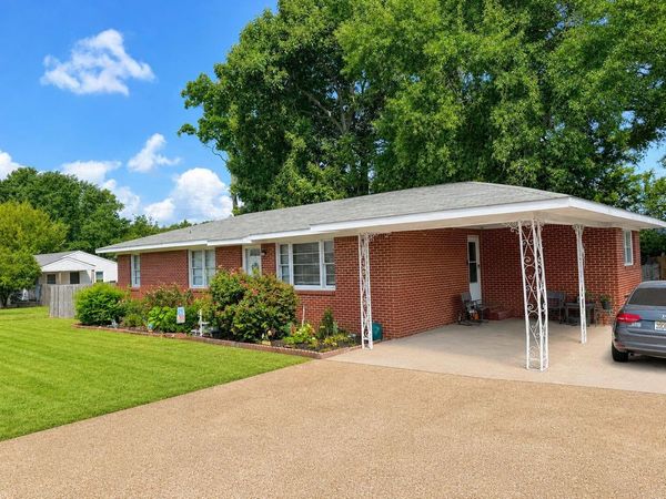 108 Tunstall St, Tuscumbia, AL 35674