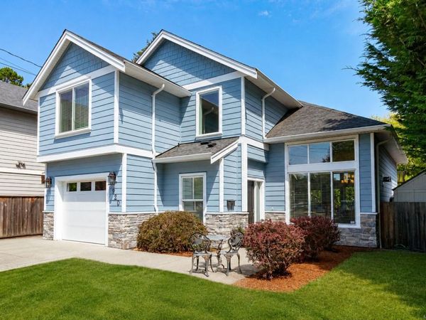 920 Snowdrop Ave , Saanich, BC V8Z 2N4