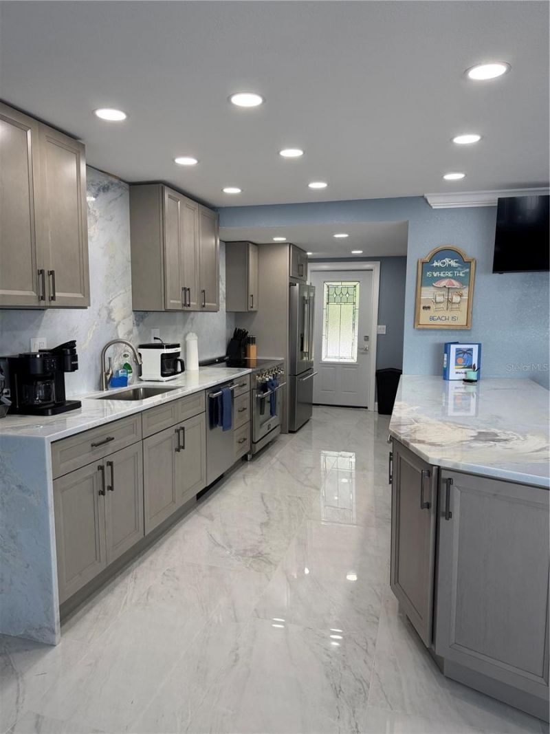 887 S Gulfview Boulevard, Clearwater Beach, FL 33767 Photo