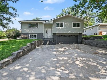 2004 Pleasantview Lane, Bellevue, NE 68005