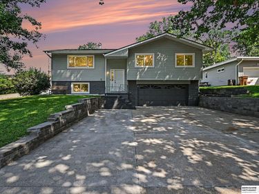 2004 Pleasantview Lane, Bellevue, NE 68005