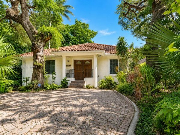 250 NE 87th St , El Portal, FL 33138
