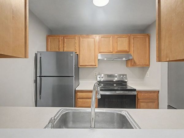 164 High St, Unit 203, Holyoke, MA 01040